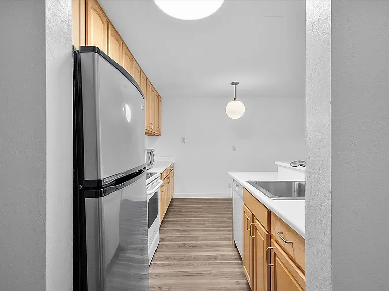 960 Shorepoint Ct #306 — Photo 8