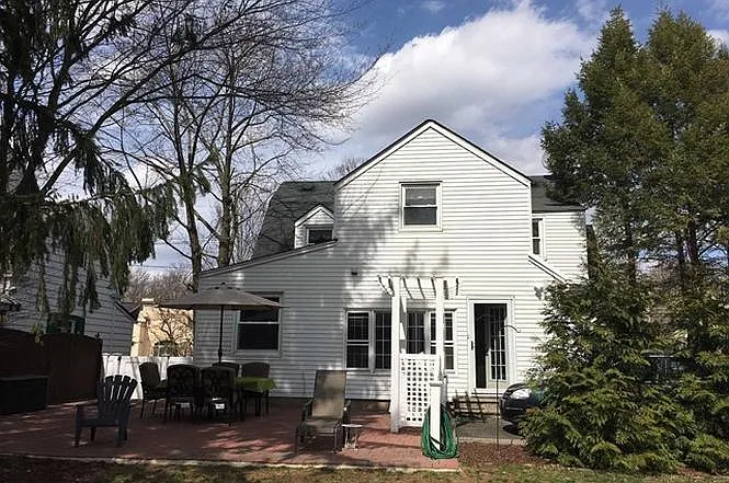474 Grove St — Photo 4