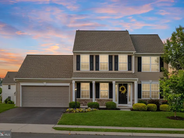 1811 Spartan Dr, Mechanicsburg, PA 17055