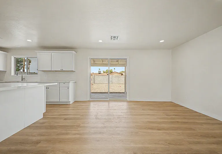 3430 E Poinsettia Dr — Photo 15