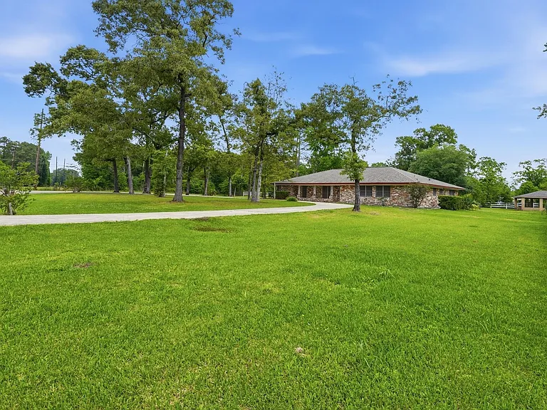 10240 Post Oak Dr — Photo 5