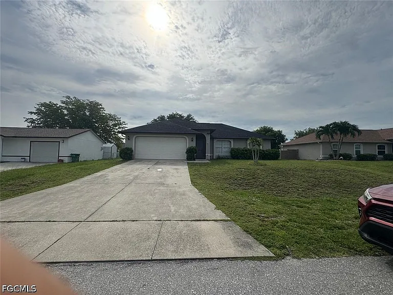 2227 SW 5th Ave — Photo 2