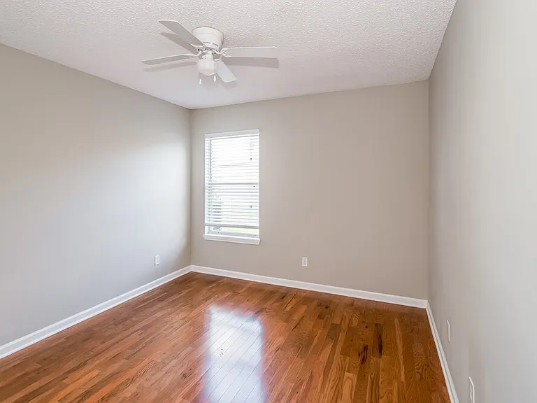3338 Ayrshire St — Photo 12