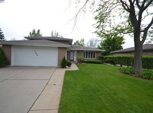 406 Flint Trl, Carol Stream, IL 60188