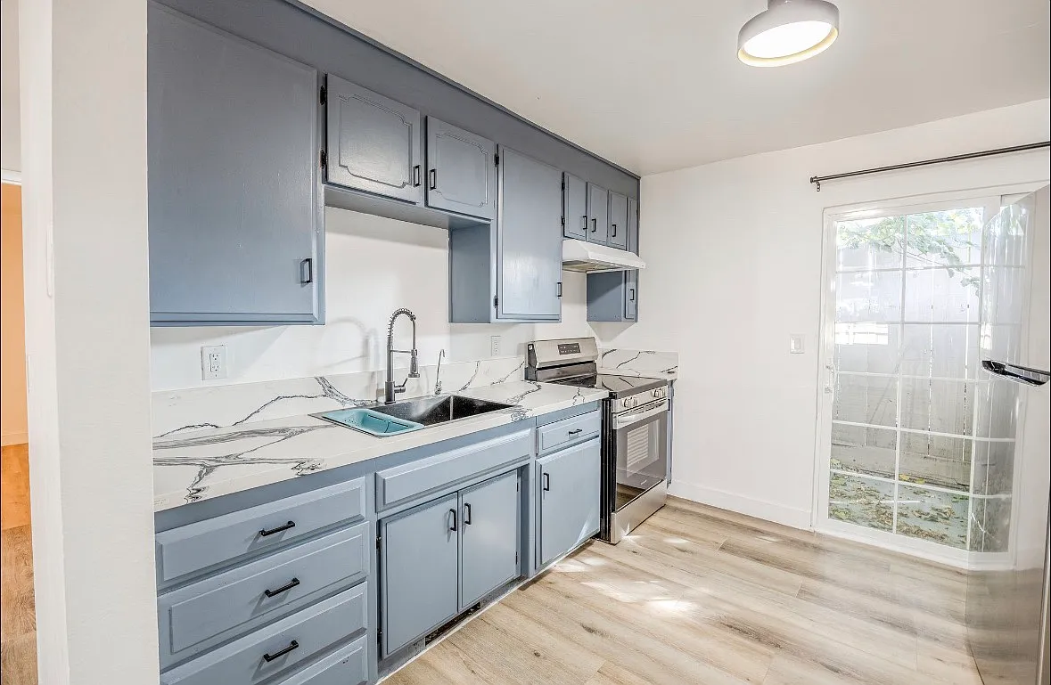 2 bed, 850 sqft, $1,795 — Photo 4