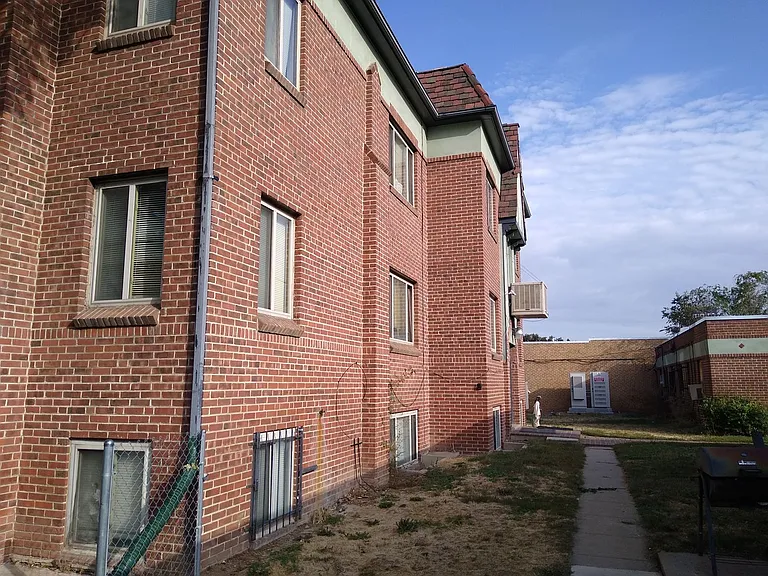 2833 N Colorado Blvd — Photo 38
