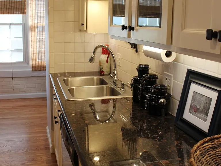 under cabinet lighting