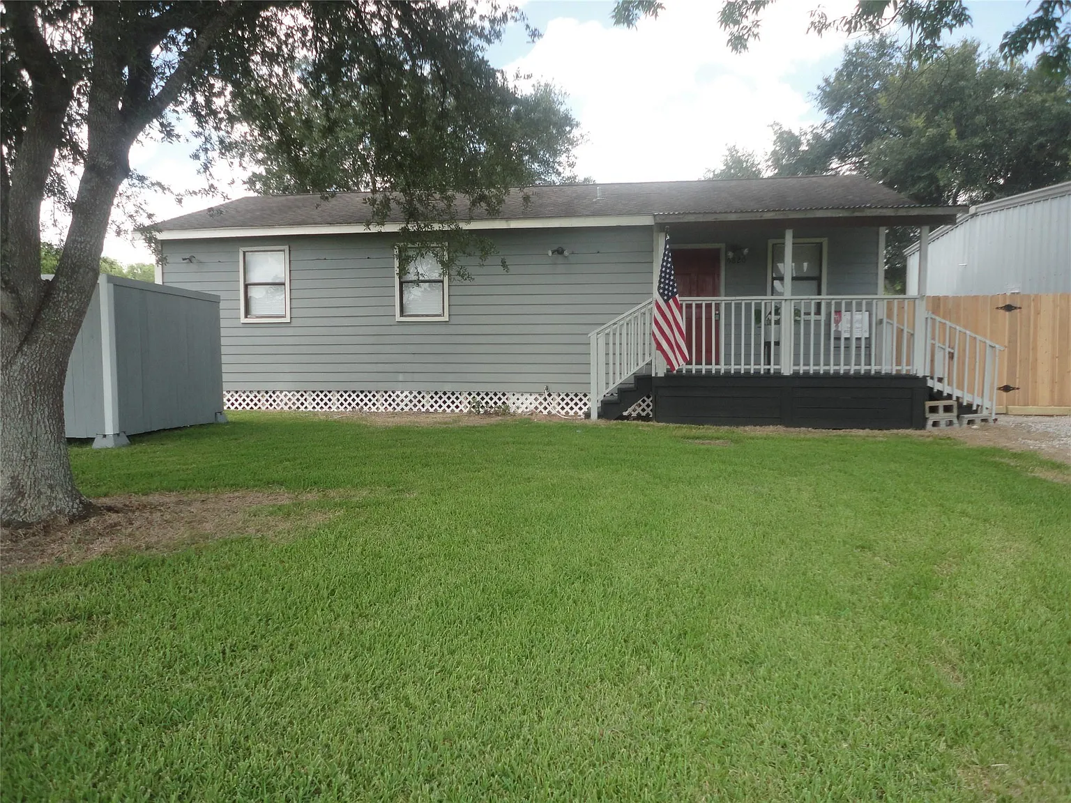 3 bed, 984 sqft, $2,250 — Photo 1