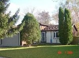 12 Cedar Ridge Dr, Lake In The Hills, IL 60156