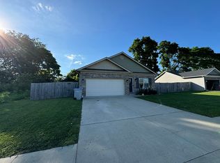 122 Cornerstone Dr, Stamping Ground, KY 40379