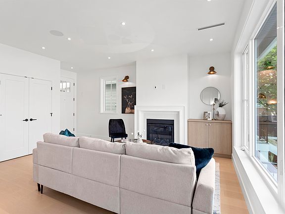 4th image of 4315 Albert St #2