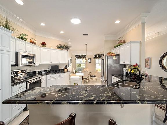5th image of 2665 Iris Way