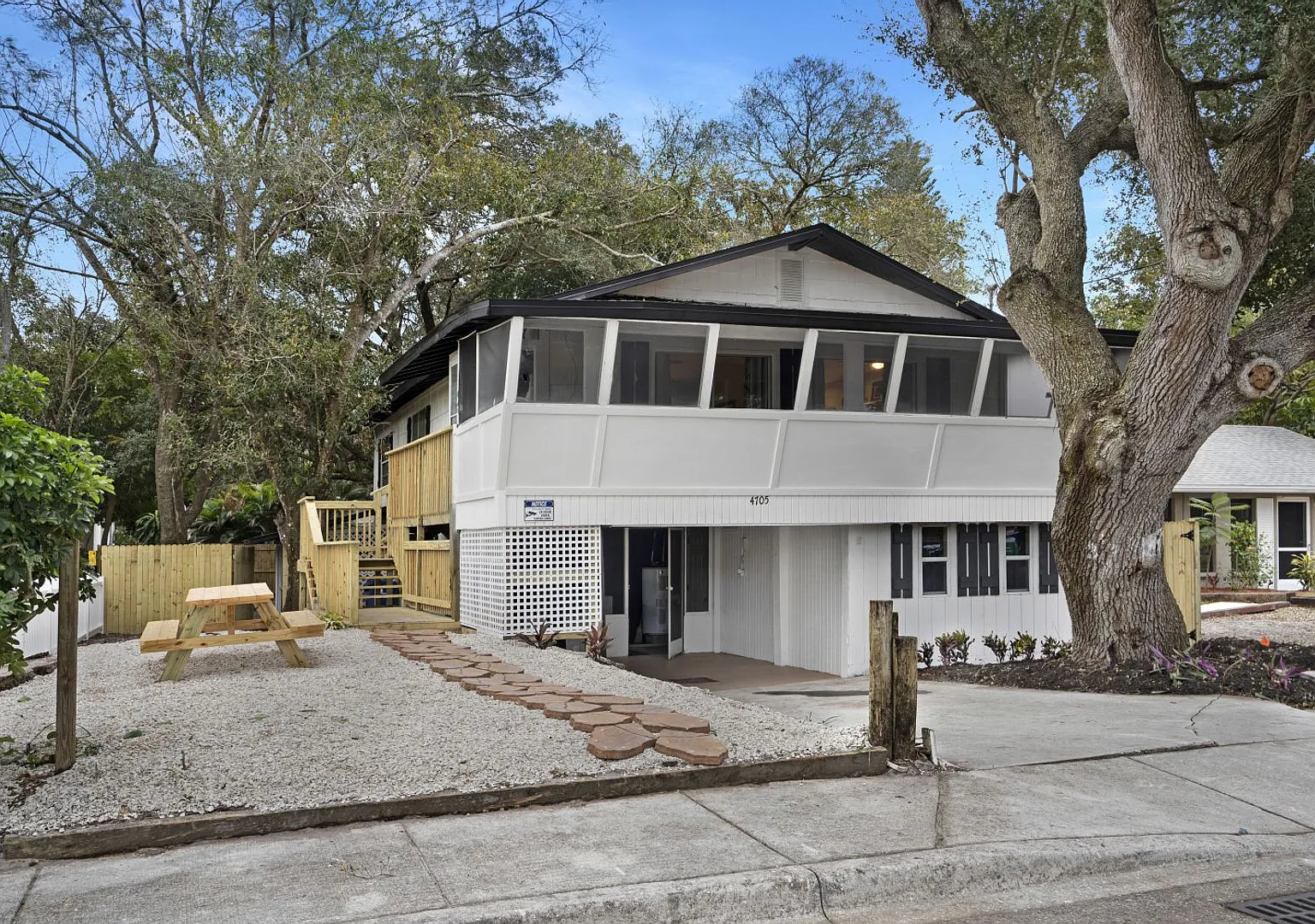 MAVE 4705 Hollingsworth Ave, SRQ 34233 — Photo 1