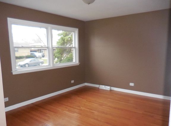 3rd image of 243 W Elmwood Dr