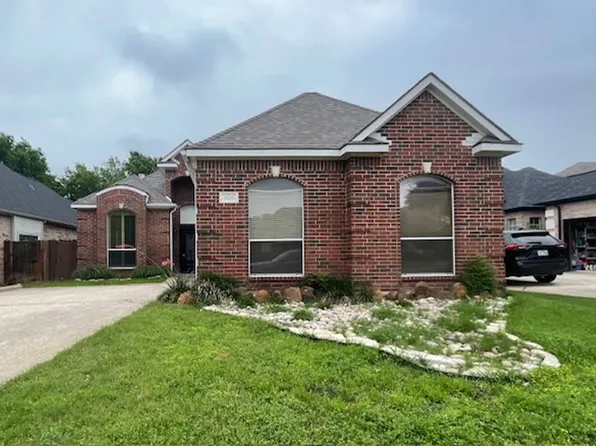 408 Hideaway Ct, Euless, TX 76039