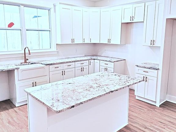 3rd image of 546 Joy Ln