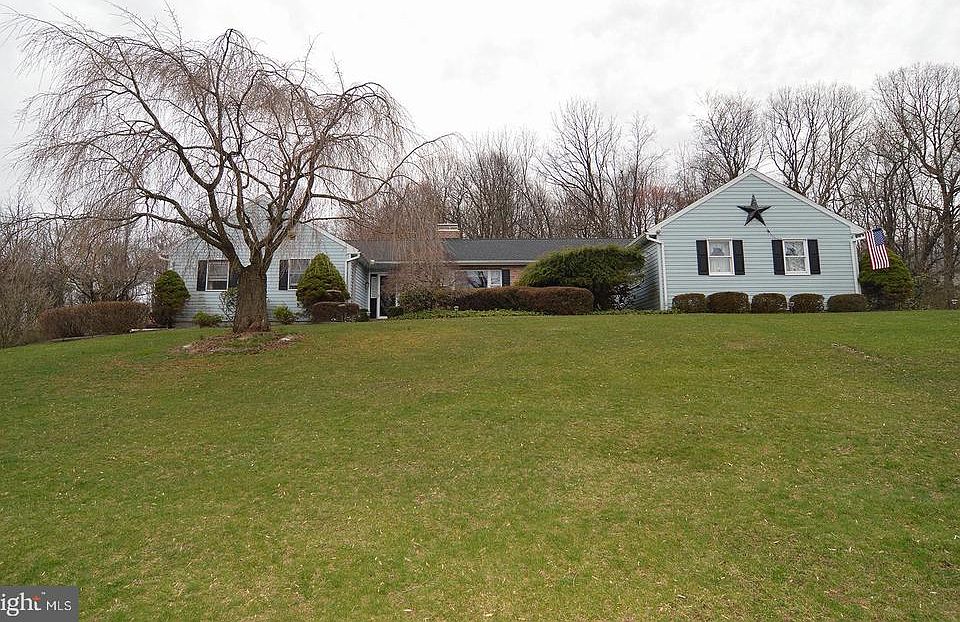 1st image of 12 Schoolhouse Ln