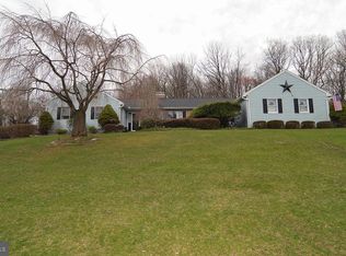 12 Schoolhouse Ln, Fleetwood, PA 19522