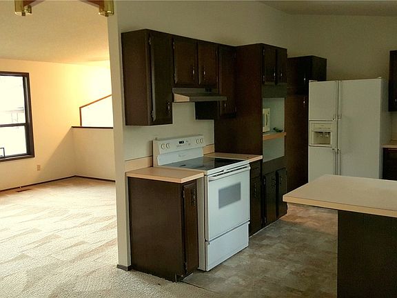 5th image of 898 SW Castilian Dr