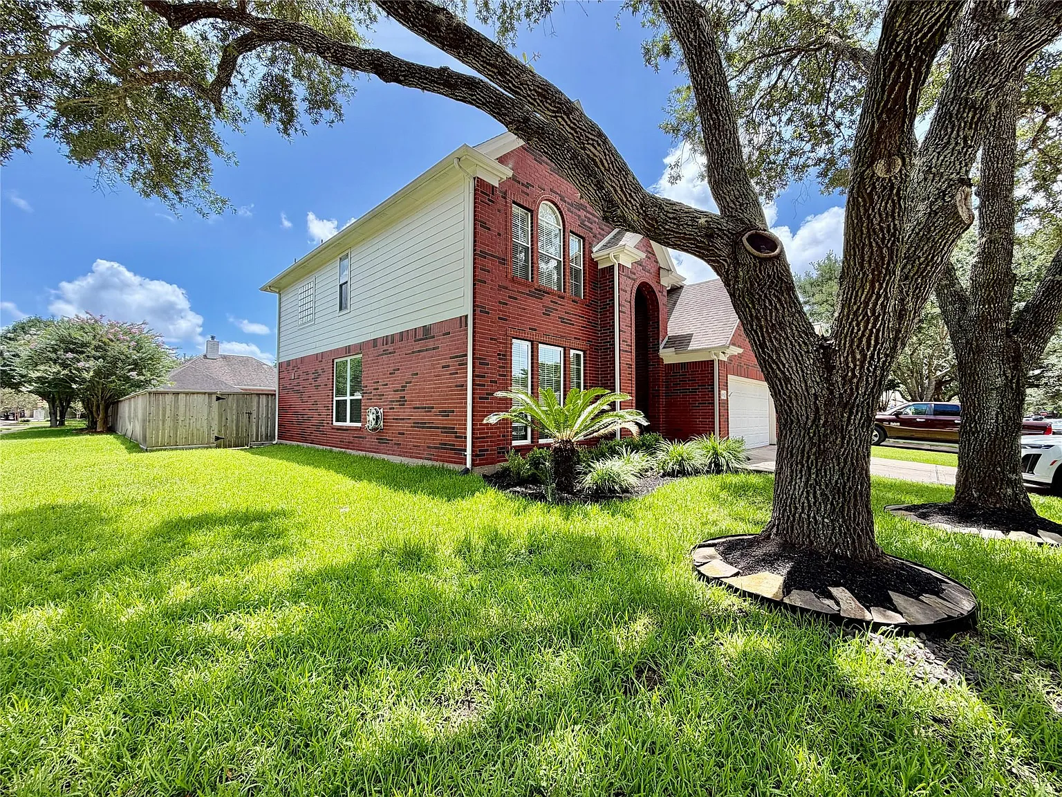 4 bed, 2.5 bath, 2451 sqft, $2,450 — Photo 2