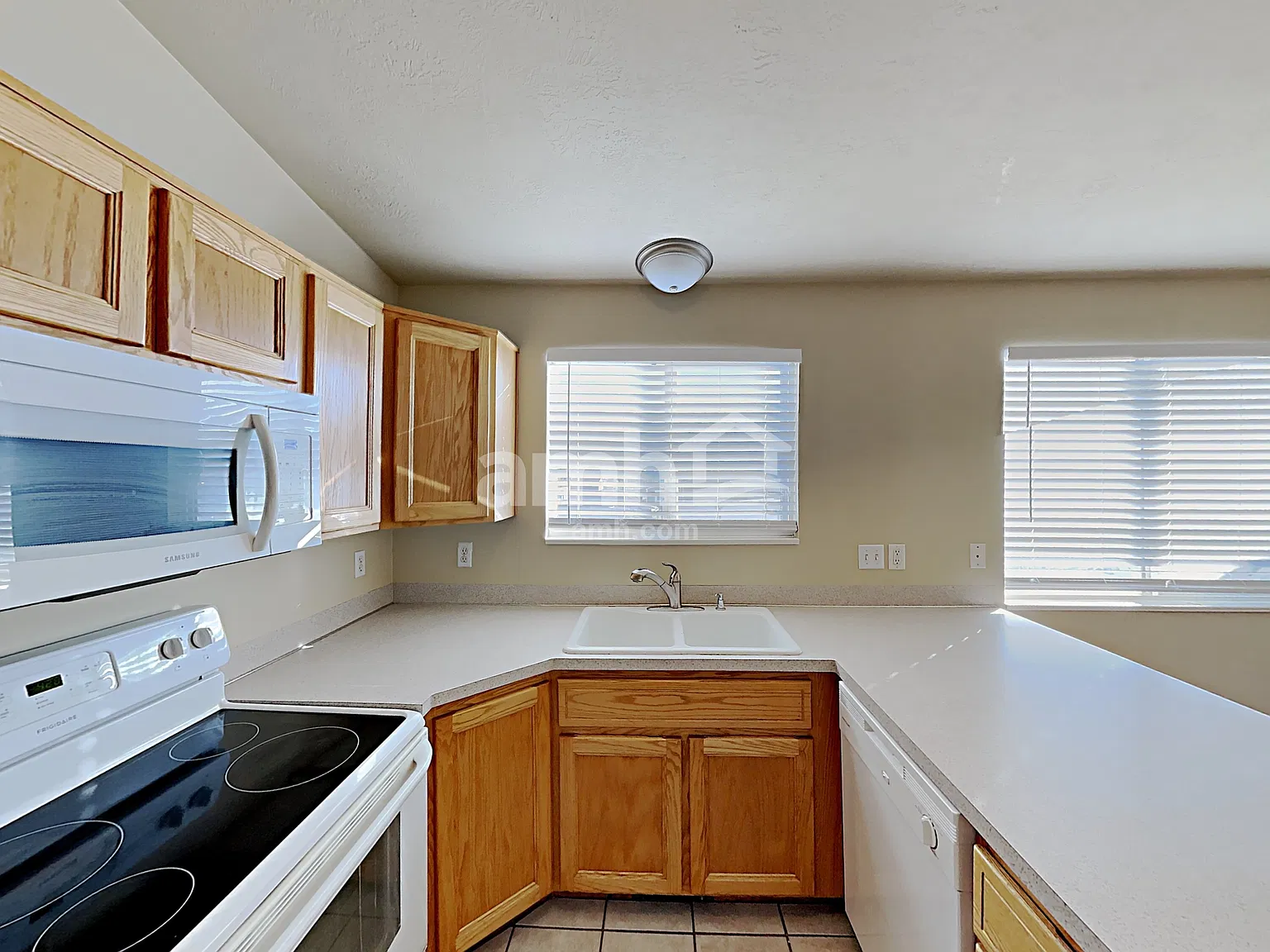 4 bed, 3.0 bath, 2090 sqft, $2,650 — Photo 4