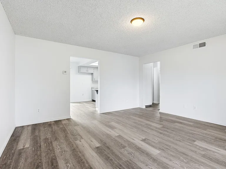 1800 Rockford Ave #1 — Photo 3