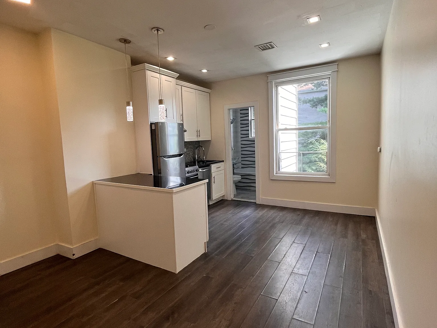 2 bed, 800 sqft, $2,250 — Photo 2