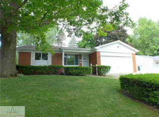 2121 Vassar Dr, Lansing, MI