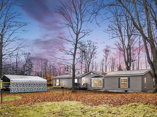 3319 N West Bay Shore Dr, Suttons Bay, MI 49682