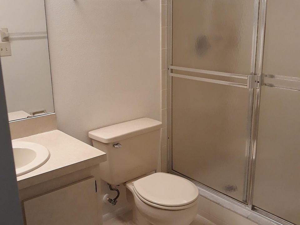 Back bedroom bathroom.