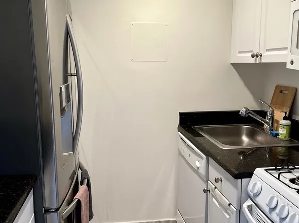 200 East 61st Street image 6 of 7