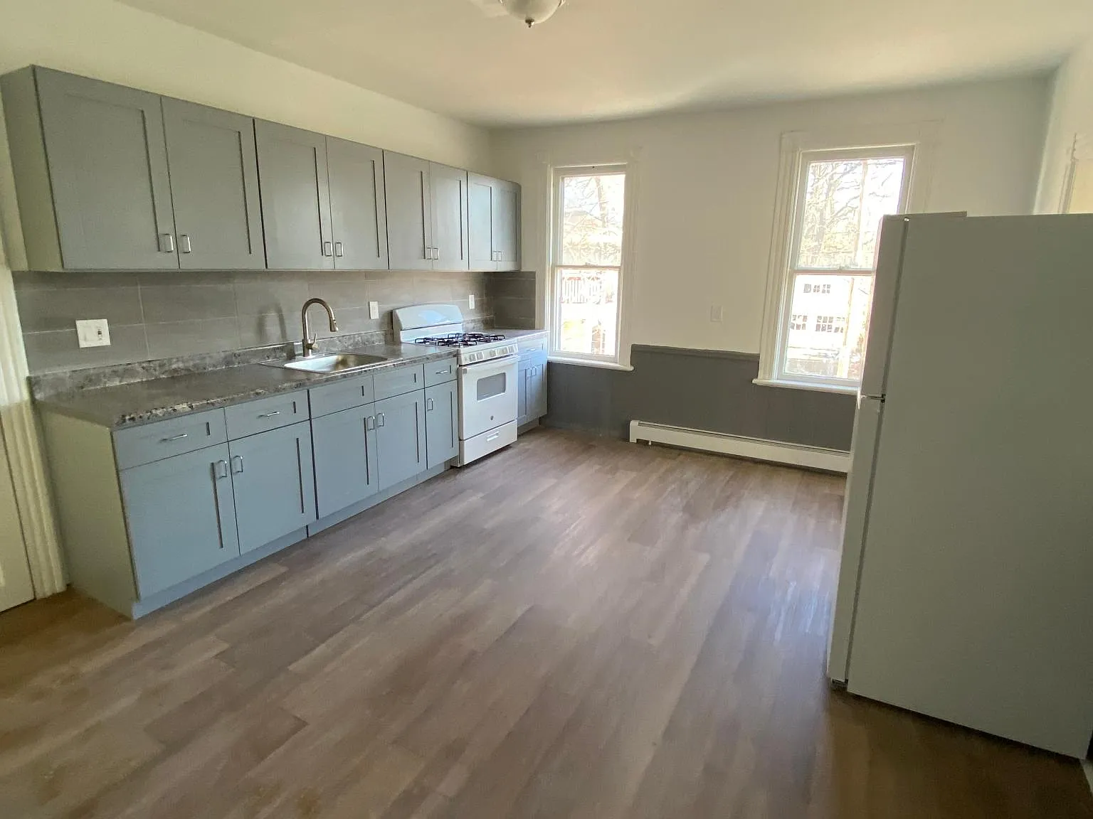 3 bed, $1,400 — Photo 1