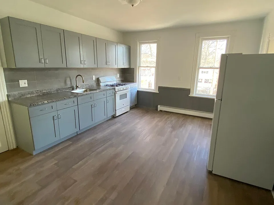 316 Grand St #4
