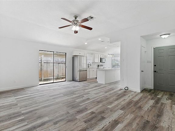 4th image of 5306 Forest Park Ln