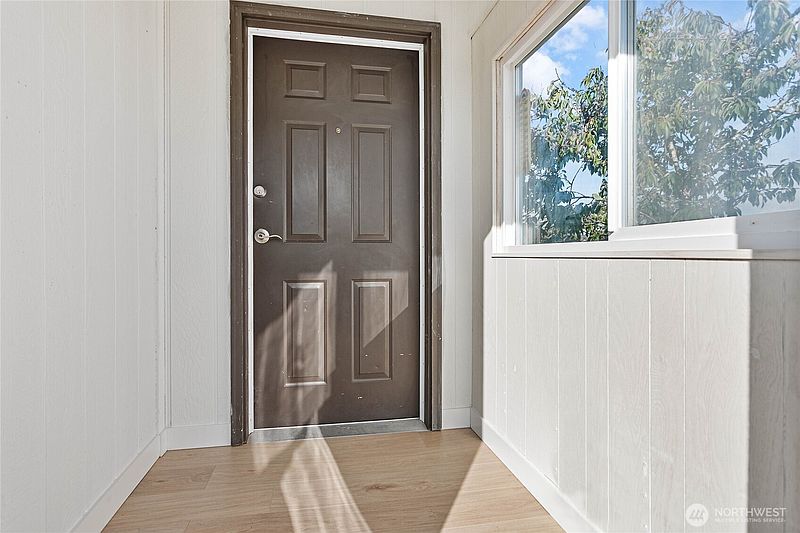 3rd image of 1705 N 32nd Place