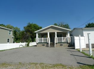 247 S Main St, Seabrook, NH 03874
