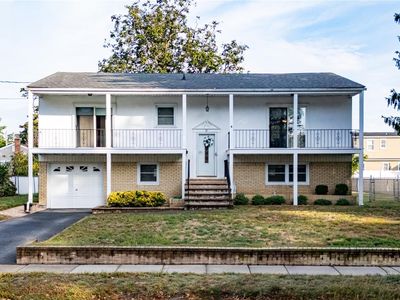 52 Dover Street, Lindenhurst, NY, 11757