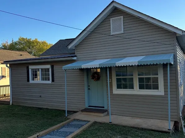 22 Midway St, Granite Falls, NC 28630
