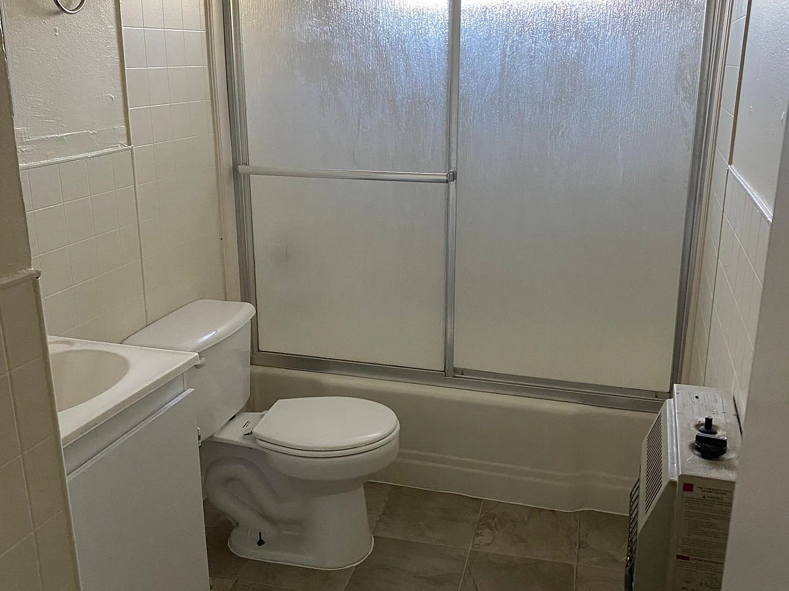1 bed, 370 sqft, $825 — Photo 4