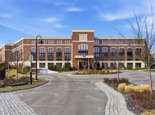 10 Shore Rd APT 300, Glenwood Landing, NY 11547