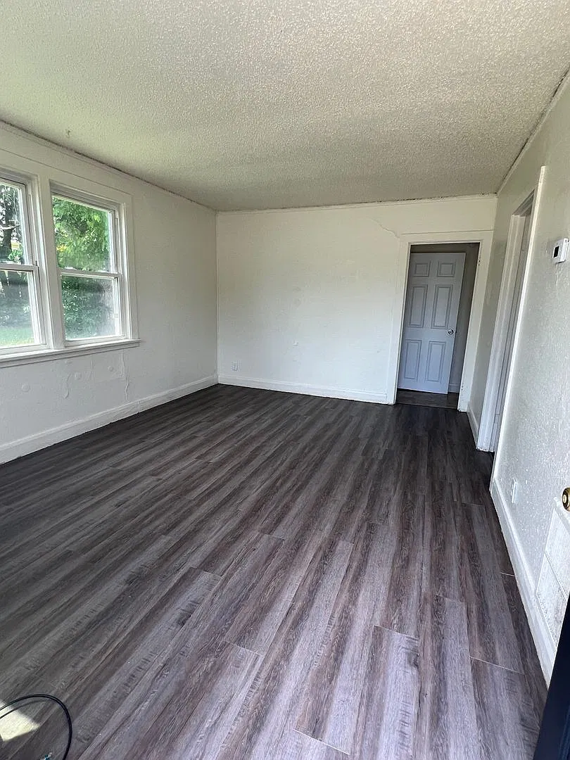 2 Bed 1 Bath Single Family Home — Photo 2