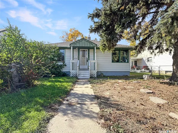 660 3rd Avenue NE, Swift Current, SK S9H 2H5
