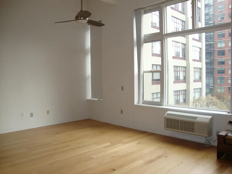 1500 Washington St #3V — Photo 11