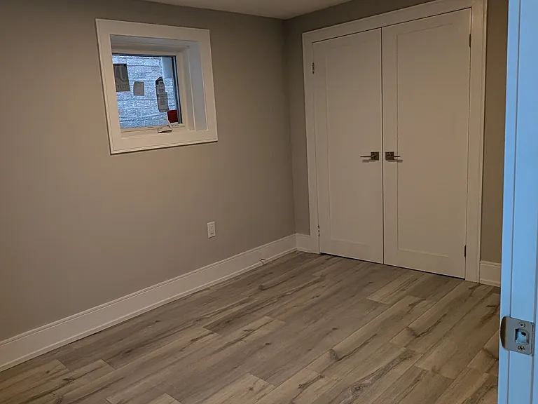 2099 Dufferin St — Photo 5