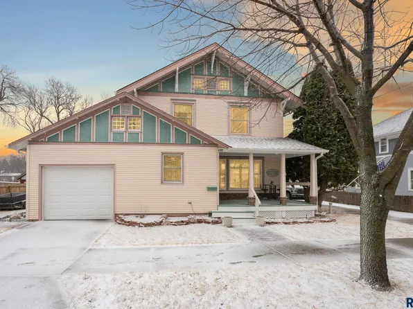 408 State Ave, Dell Rapids, SD 57022