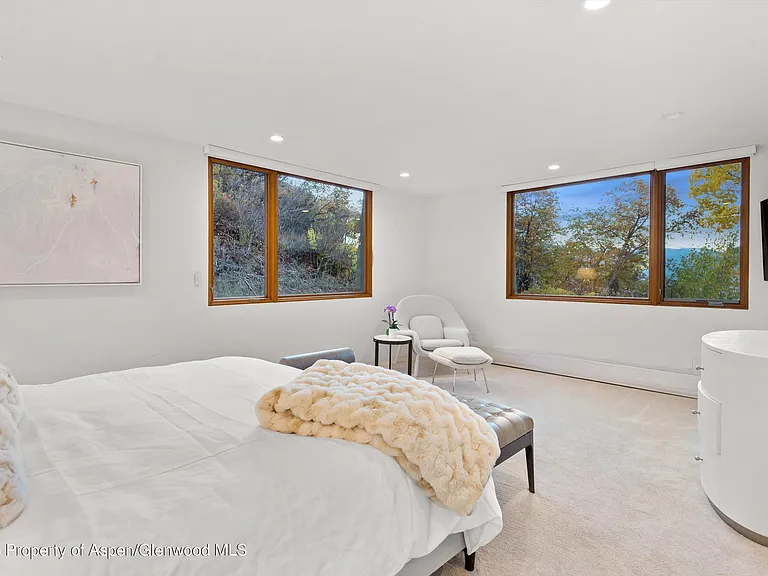 699 Eppley Dr — Photo 31