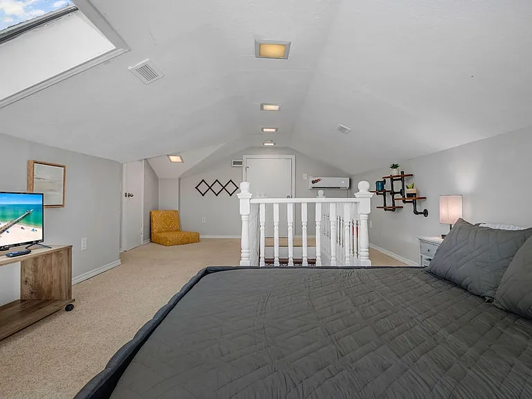 2240 Lawndale Dr — Photo 39