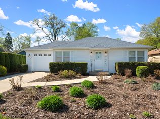 28W725 Main St, Warrenville, IL 60555