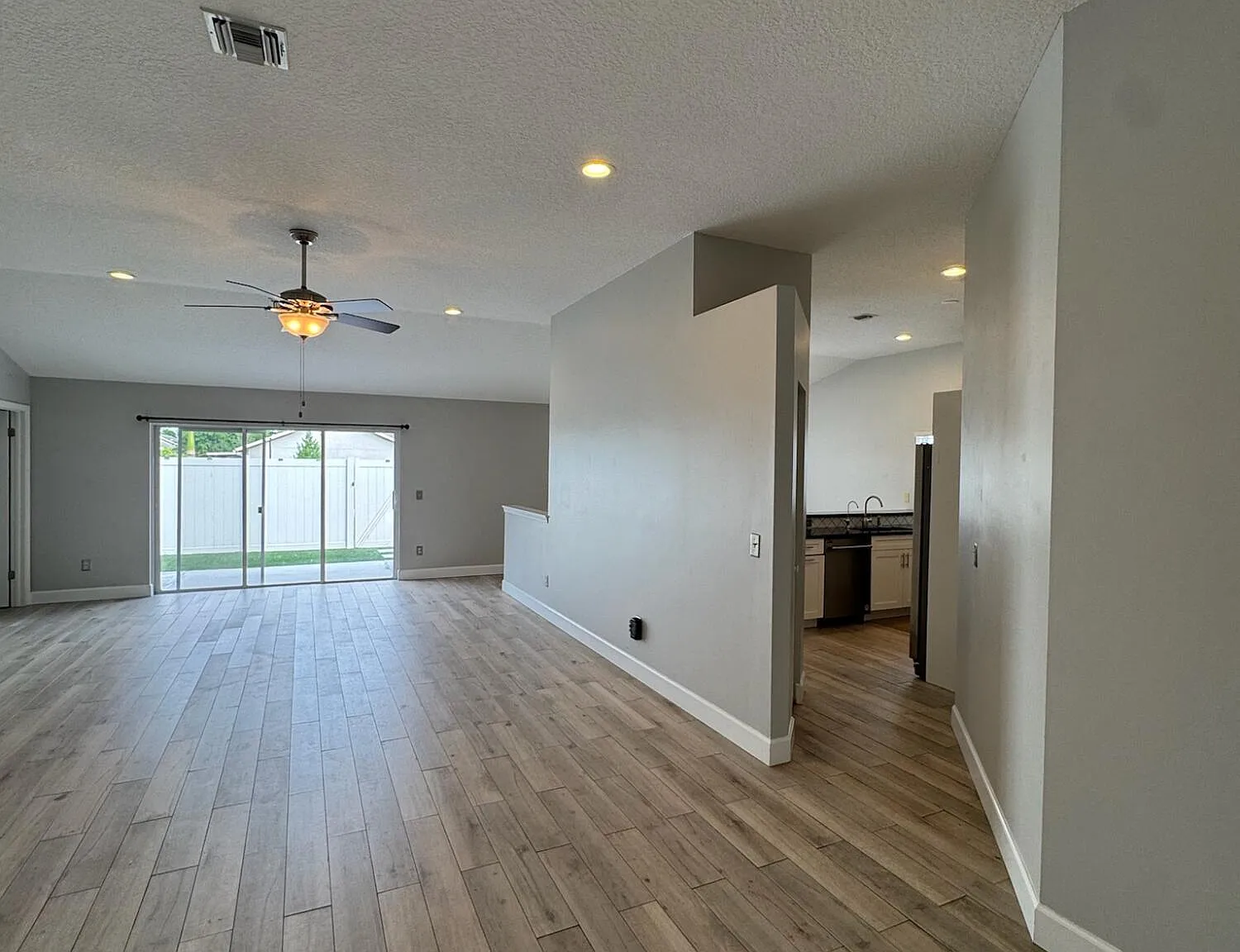 3 bed, 2.0 bath, 1678 sqft, $3,500 — Photo 4