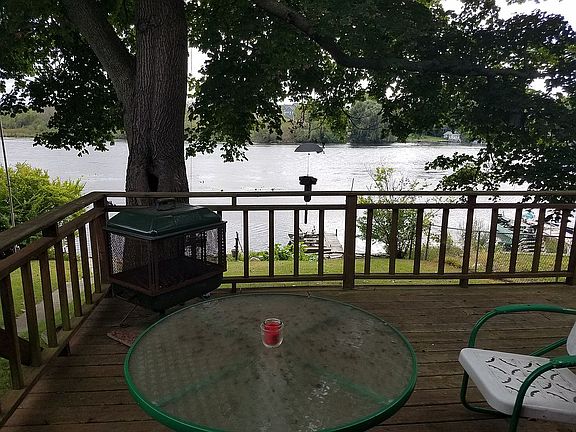 Huge deck overlooking water